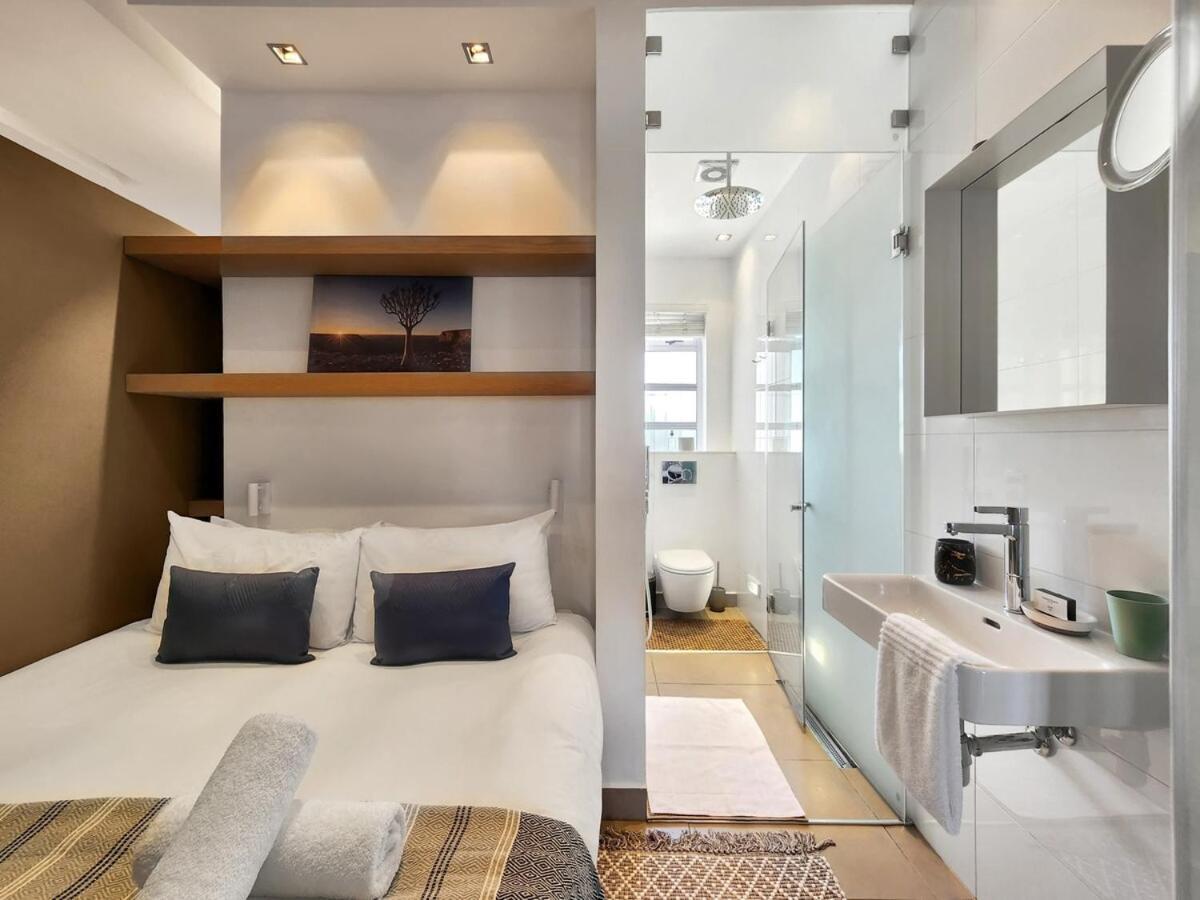 Apartment Stylish, Comfy-fully Equipped, Secure Home-fireplace