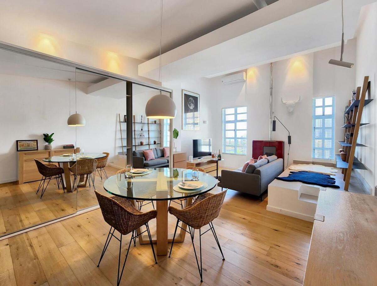 Stylish, Comfy-fully Equipped, Secure Home-fireplace Cape Town