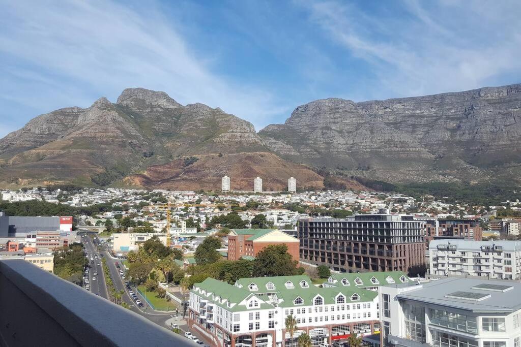 The Rose 406: Cape Town