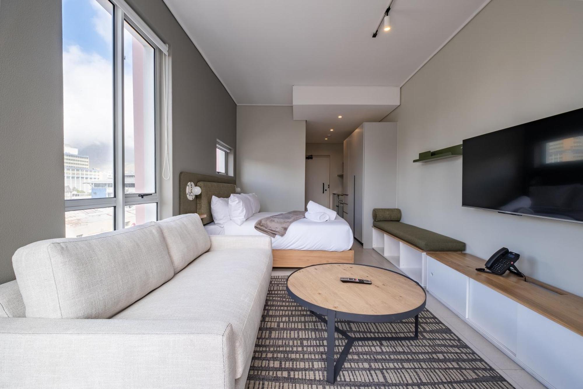 The Rose 406: * Cape Town