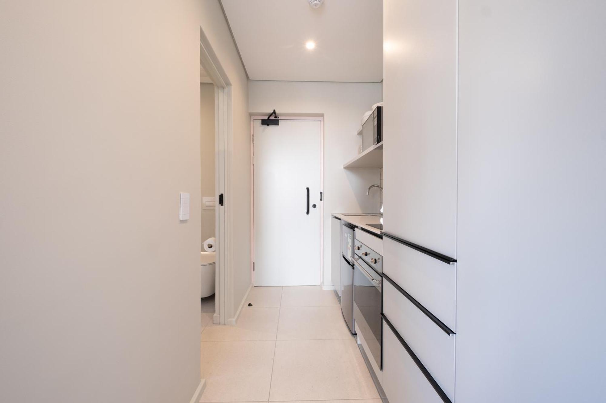 The Rose 406: Apartment *