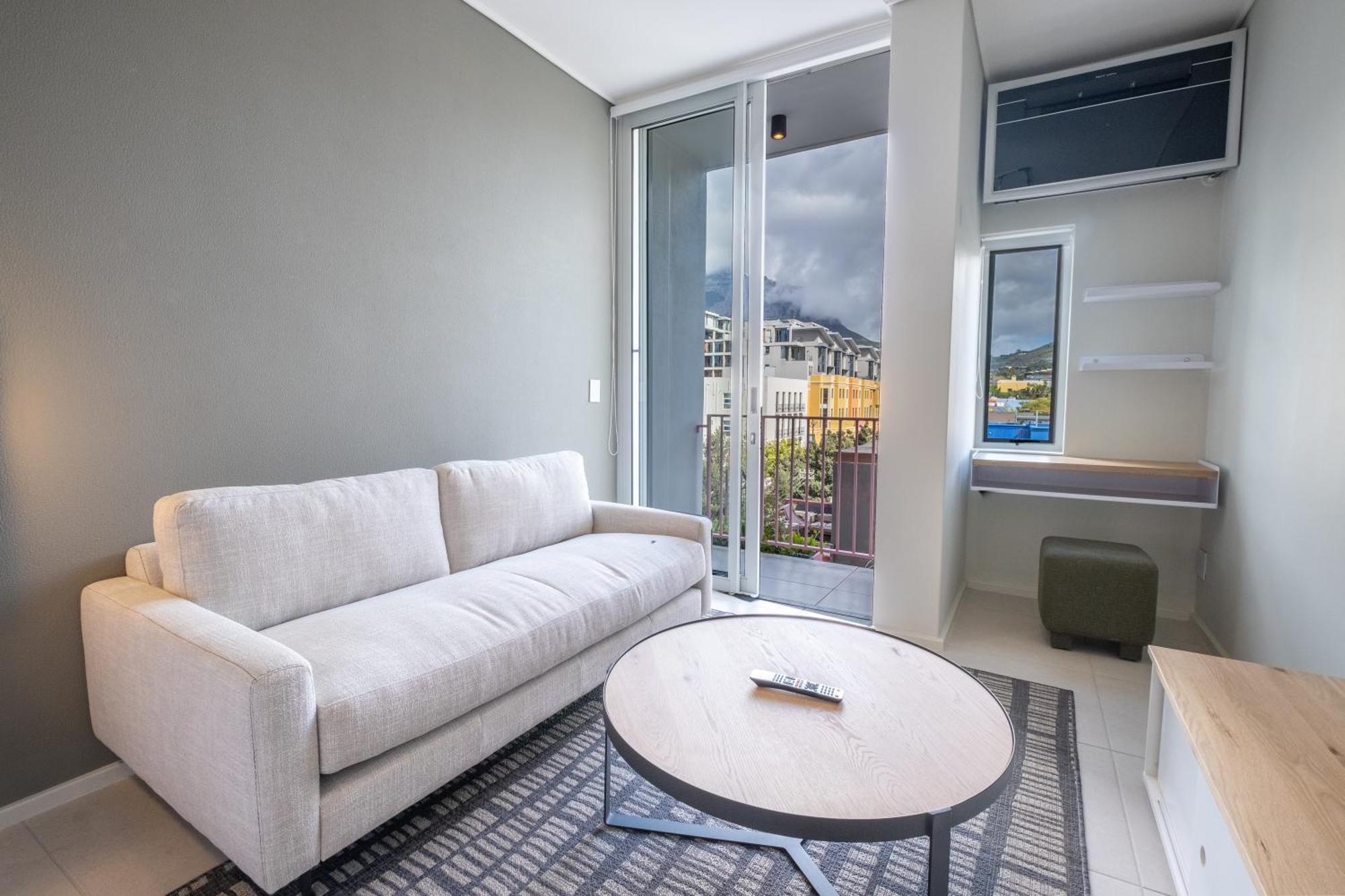 Apartment The Rose 405: Modern Aprt With Rooftop Pool