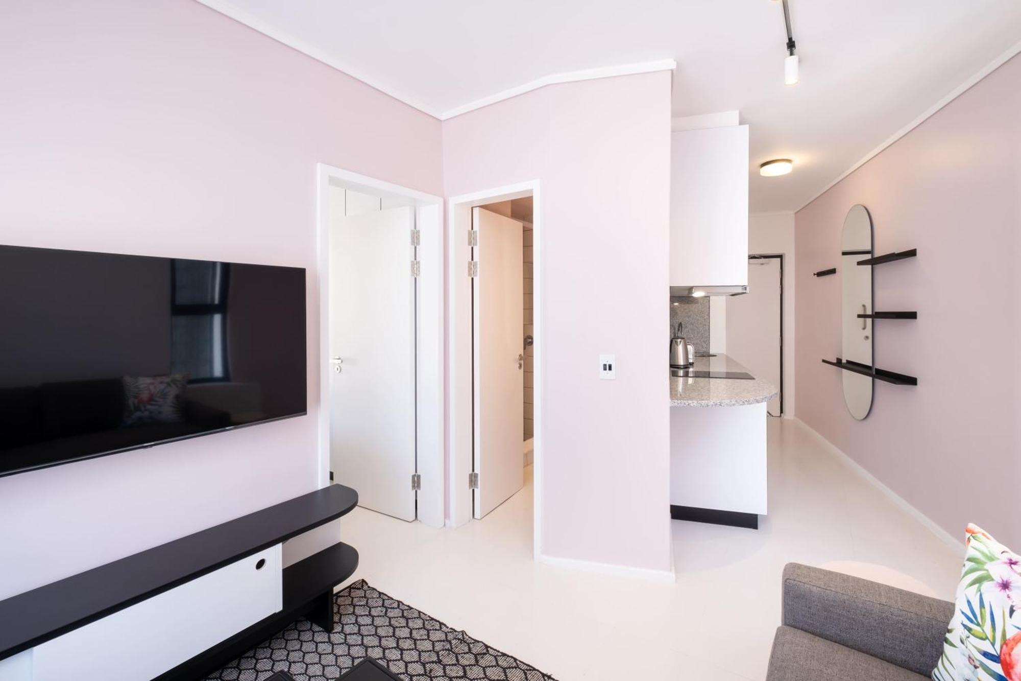 Apartment Flamingo 203: Sea Point Aprt With Mountain Views Cape Town