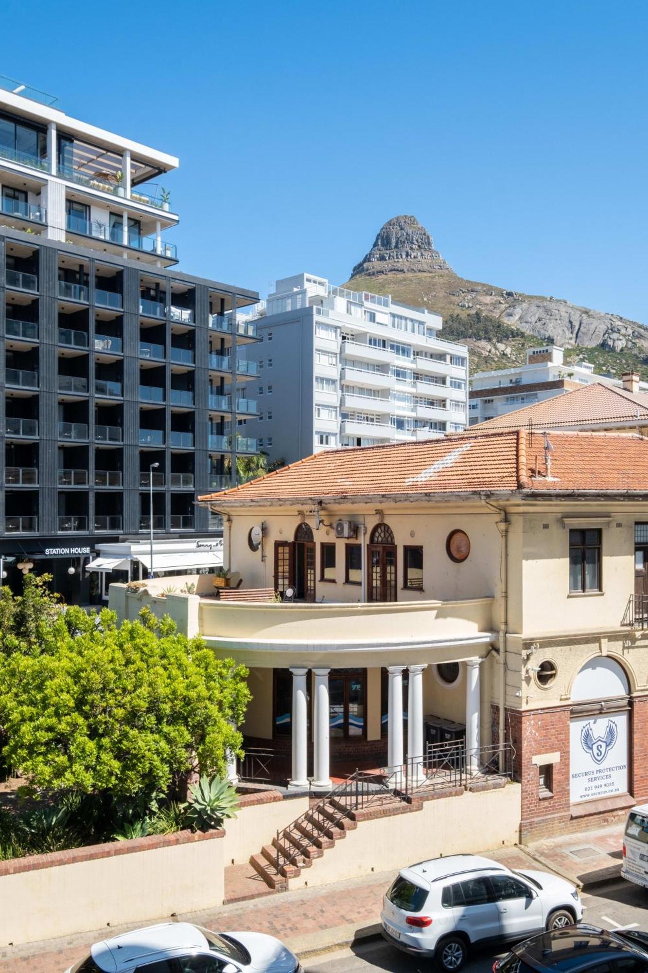 Flamingo 203: Sea Point Aprt With Mountain Views Apartment