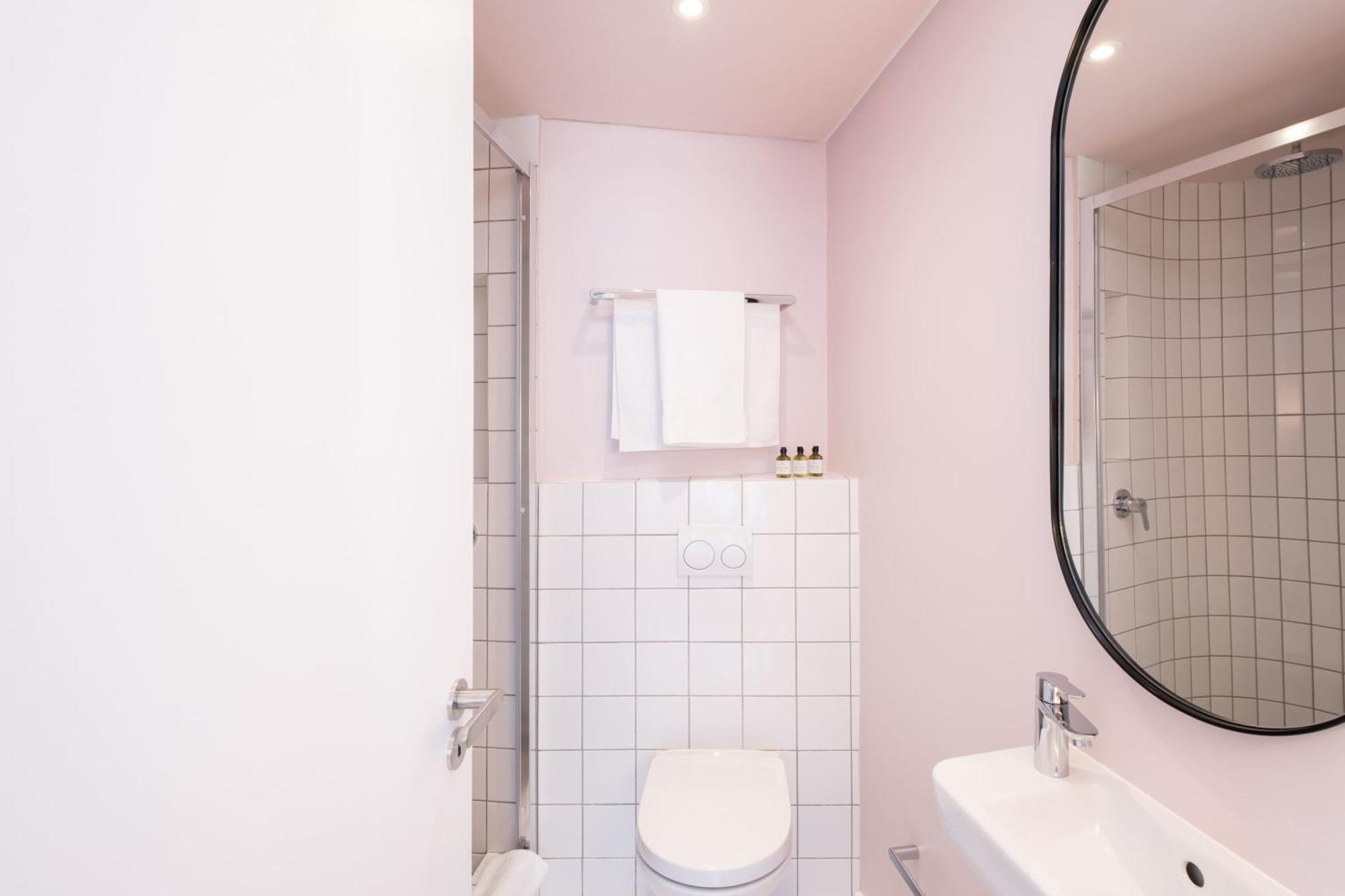 Flamingo 203: Sea Point Aprt With Mountain Views Cape Town