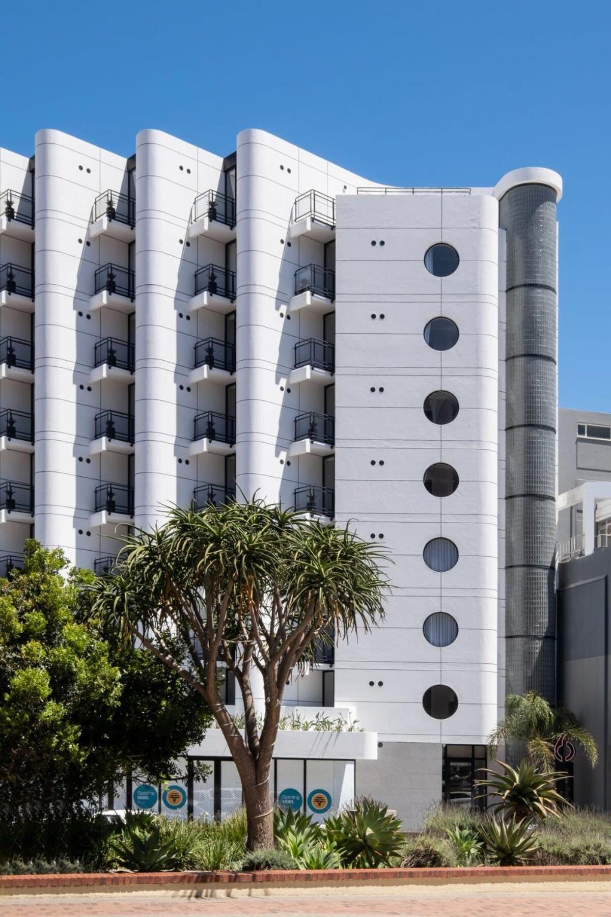 Flamingo 203: Sea Point Aprt With Mountain Views