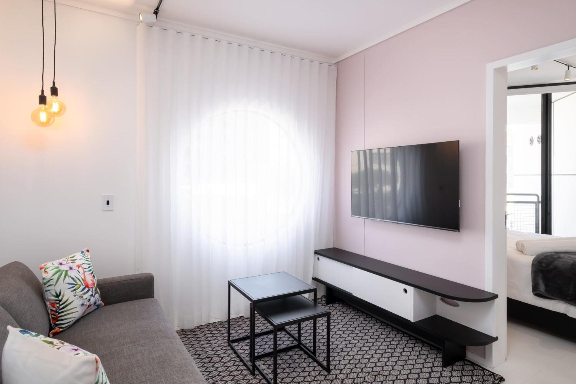 Flamingo 203: Sea Point Aprt With Mountain Views Apartment *
