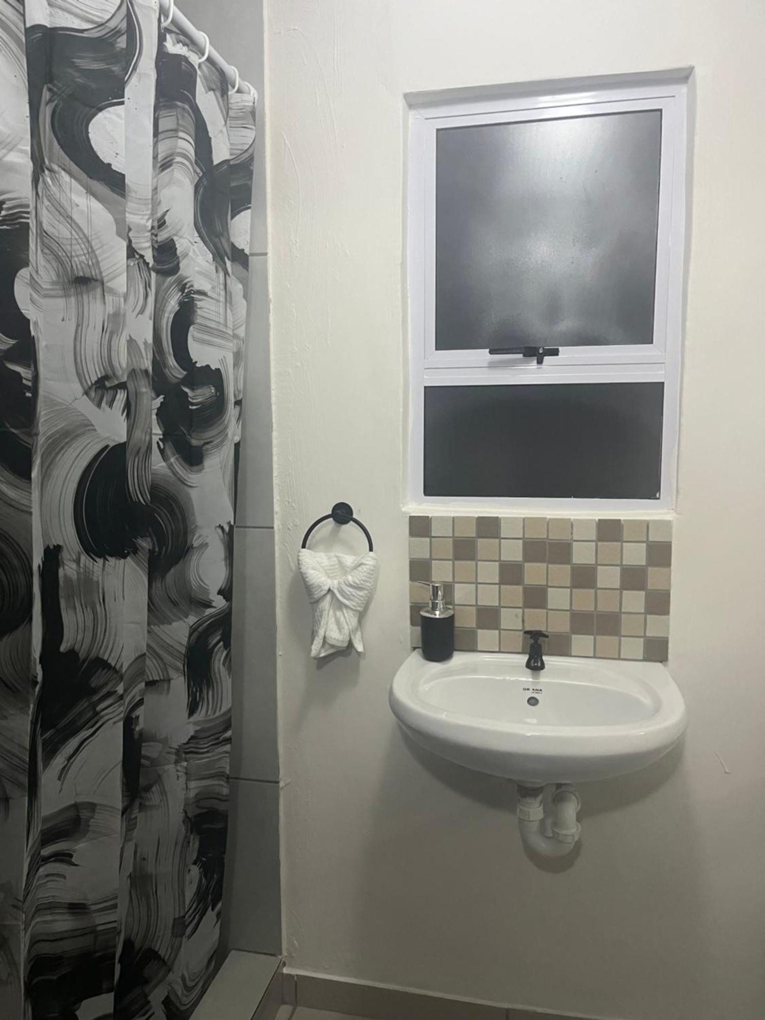 Relaxa Sleep & Go Guest house