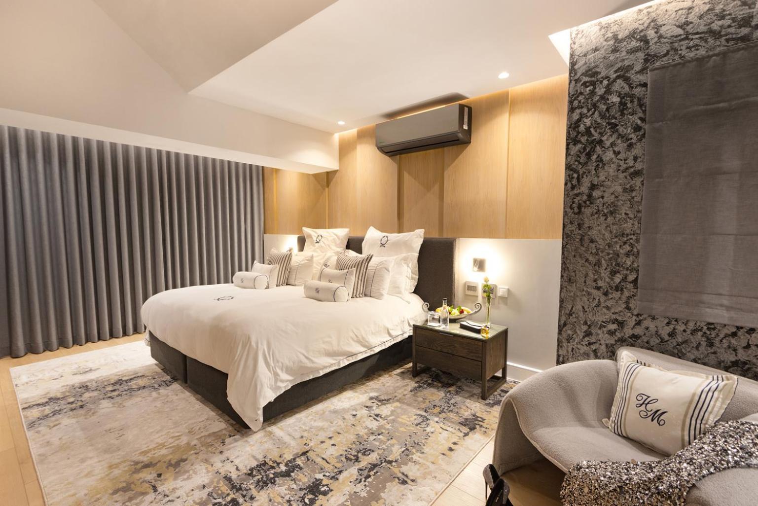 Hollywood Mansion & Camps Bay *