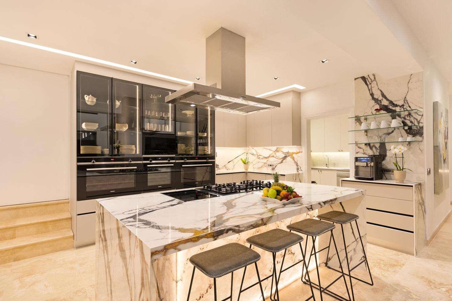 Hollywood Mansion & Camps Bay
