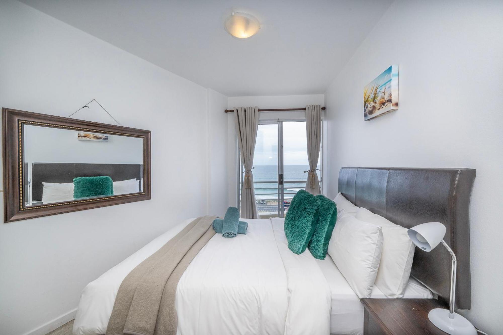 Apartment Bay Views *