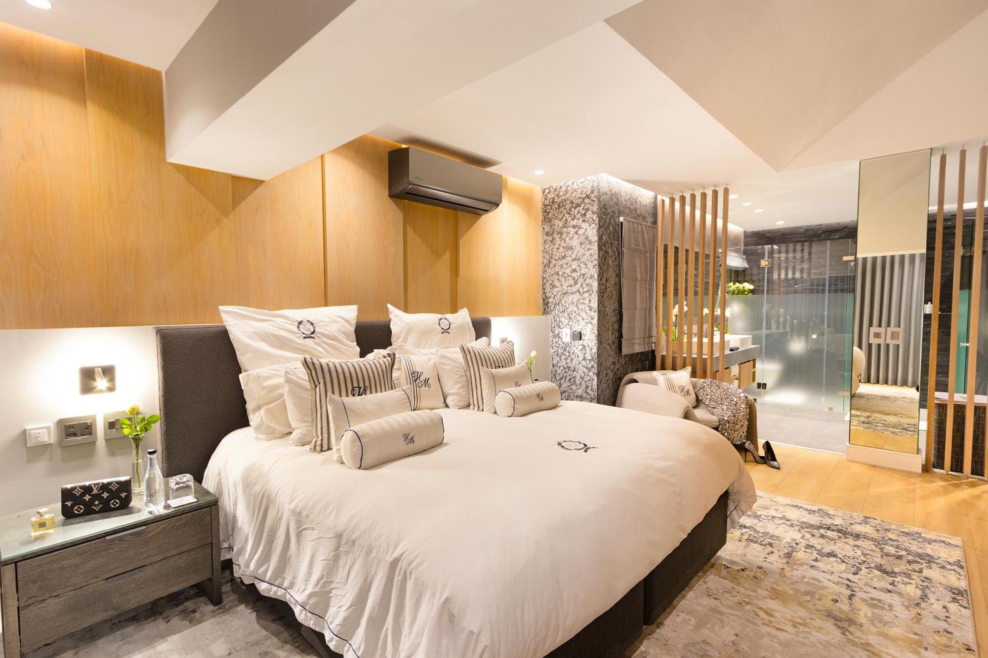 Hollywood Mansion & Camps Bay Villa *