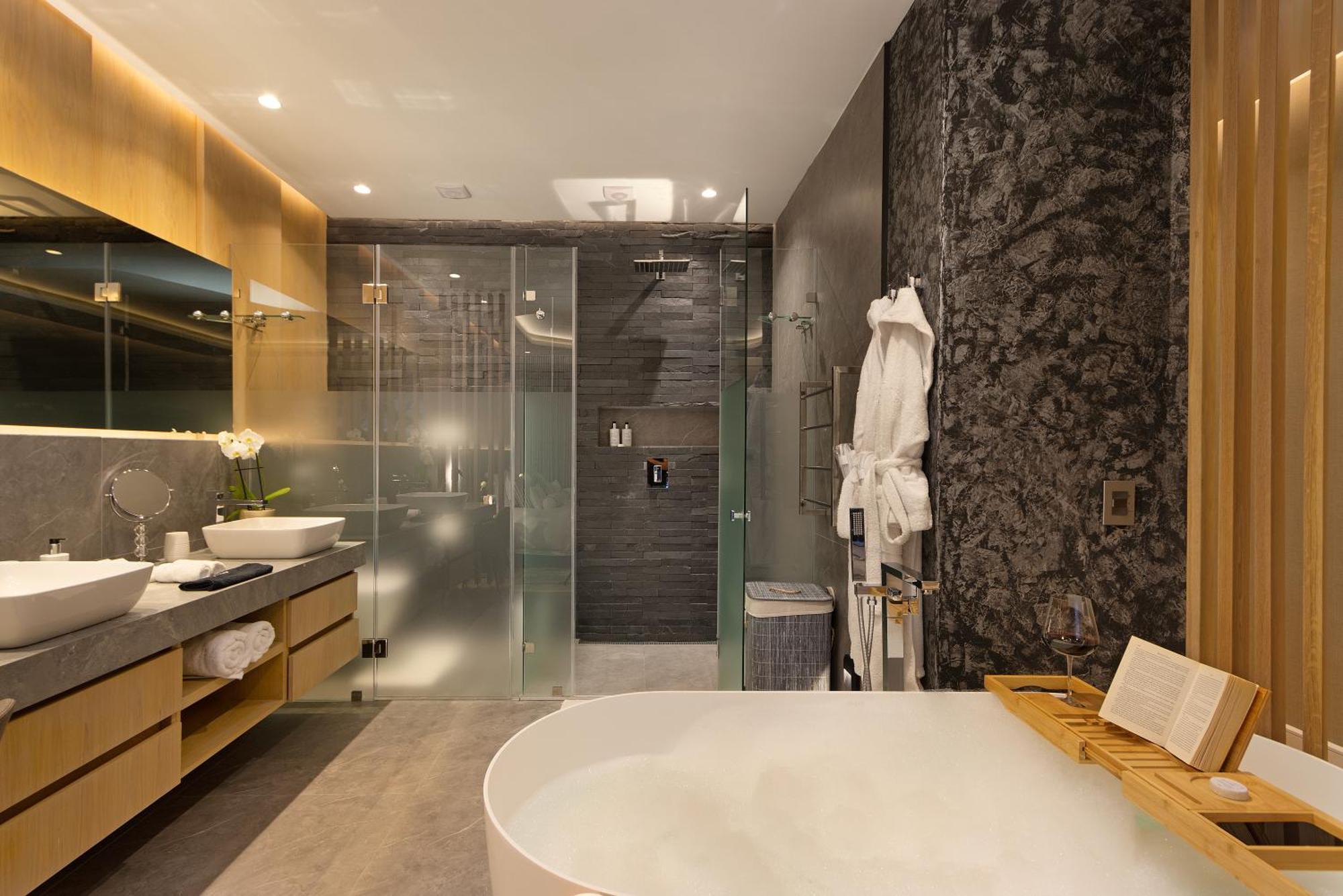 Hollywood Mansion & Camps Bay