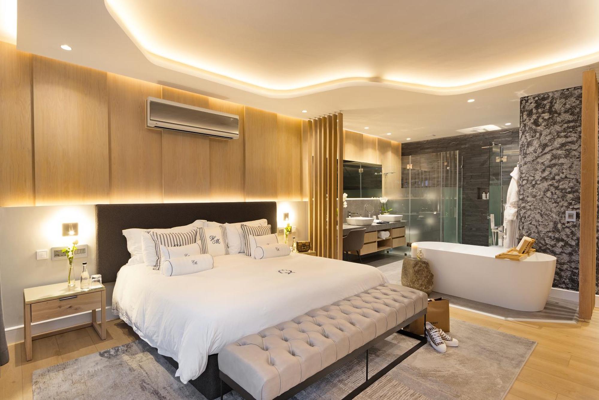 Hollywood Mansion & Camps Bay Villa *