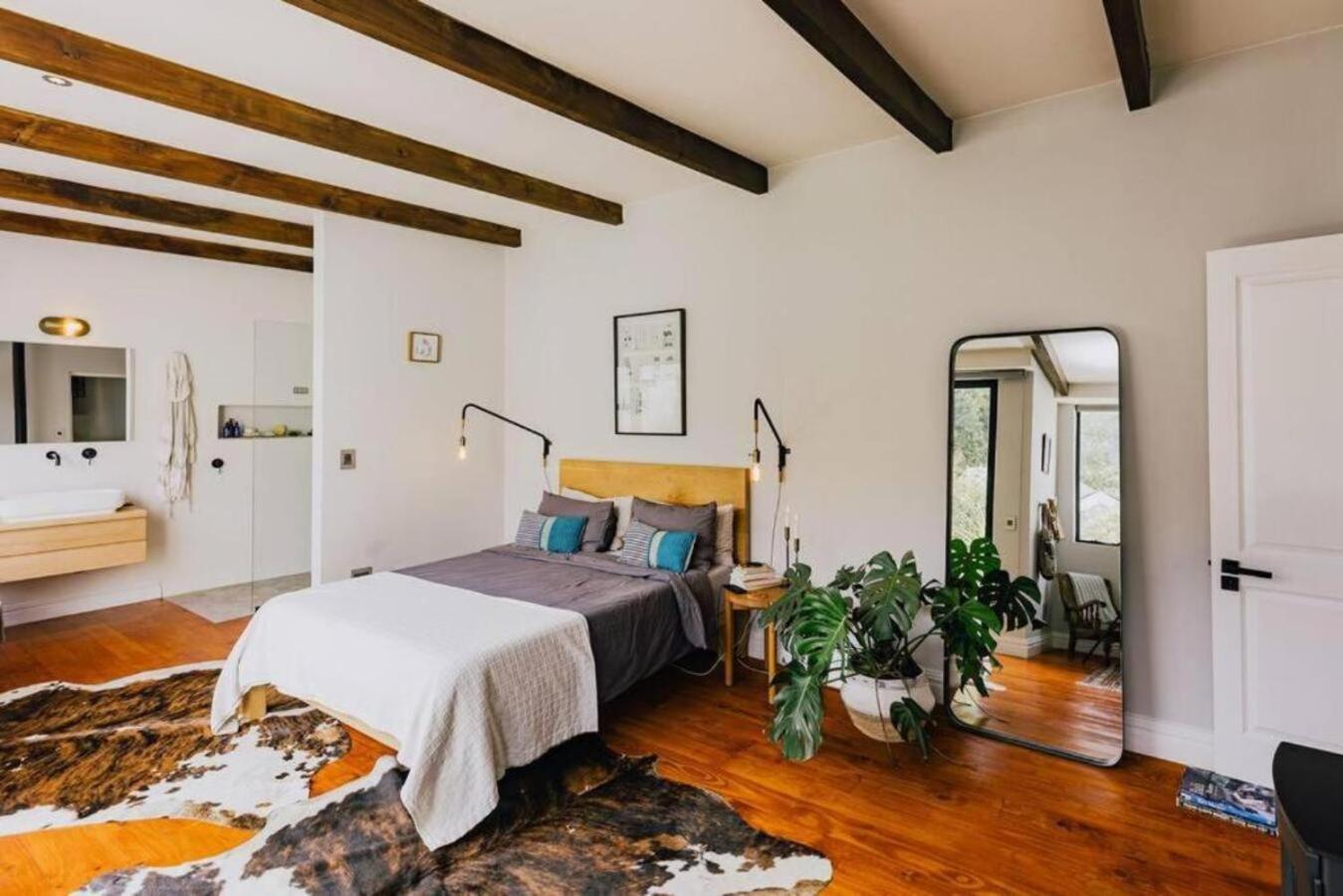 Victorian With Stunning Views & Pool *