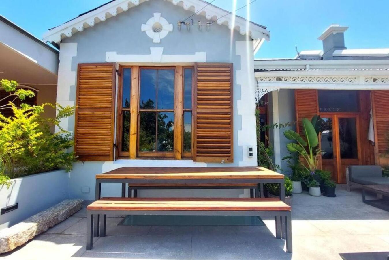 Victorian With Stunning Views & Pool Villa