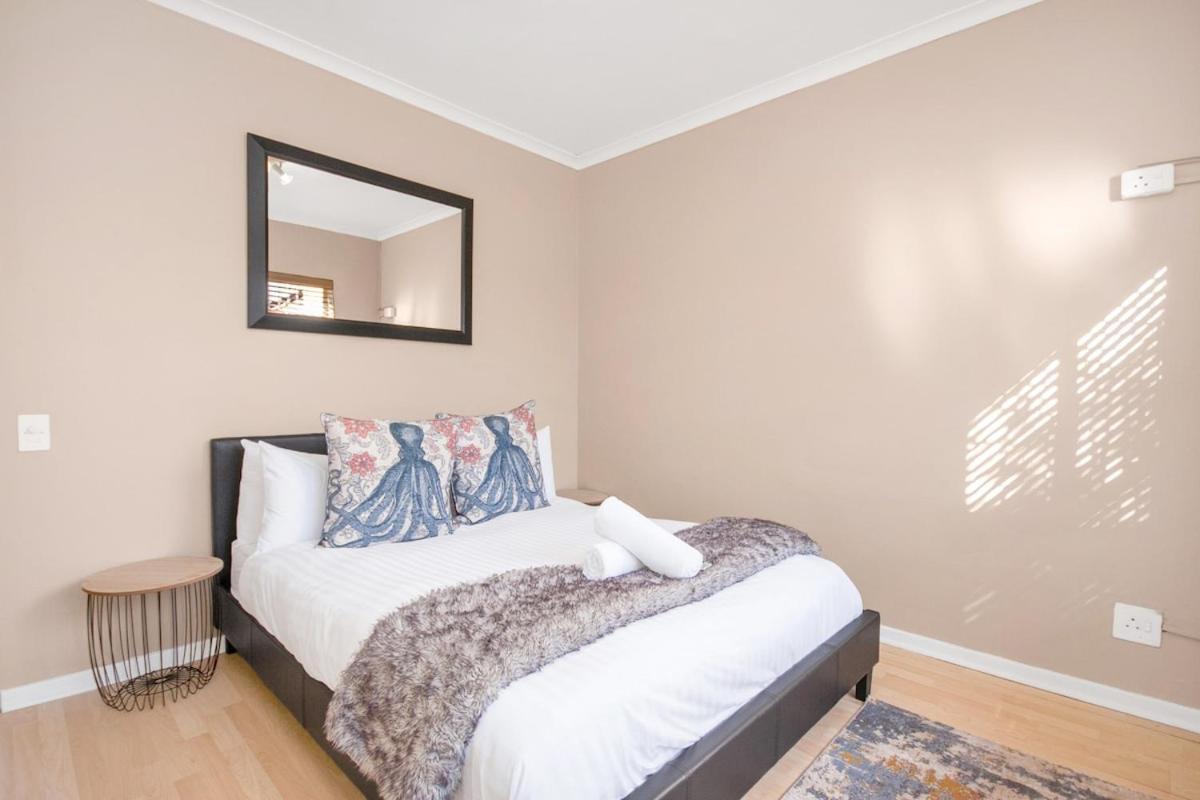 Working Professionals, Modern, Cozy, Wifi Cape Town