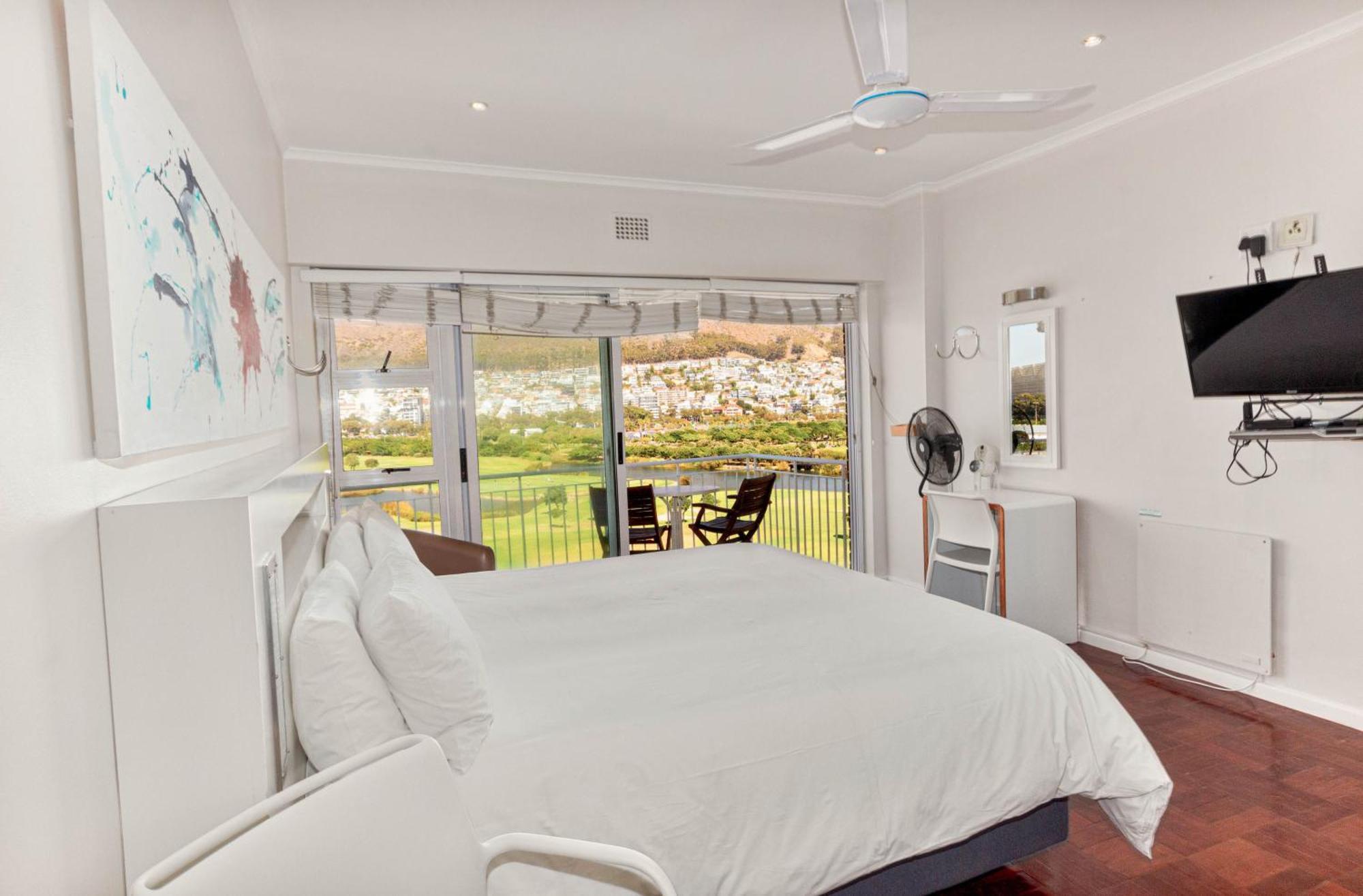 Mouille Point Apartment *