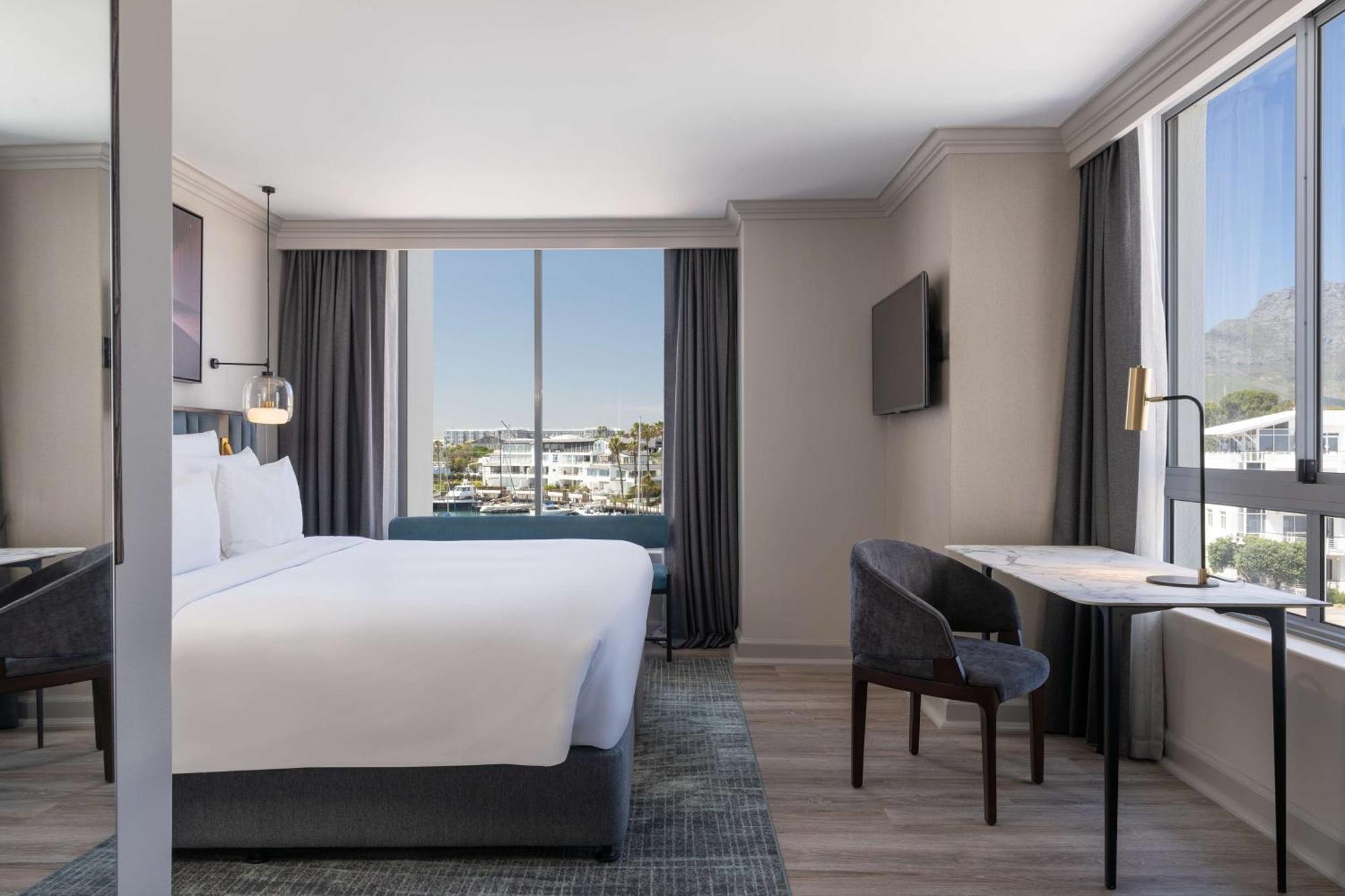 Radisson Collection Hotel, Waterfront