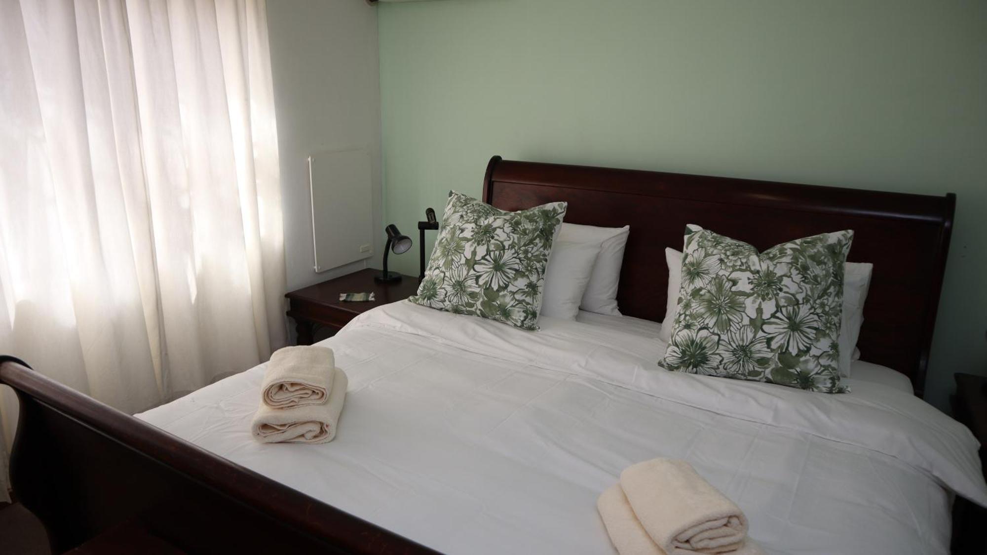 Townhouse Self Catering * Cape Town