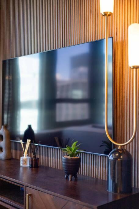 Luxury Elegant Designer Two Bed - Ac & Views Apartment Cape Town
