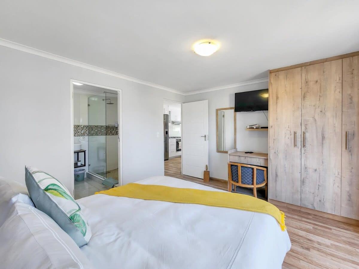 Apartment Tranquil Family Escape: Pool Balcony Cape Town