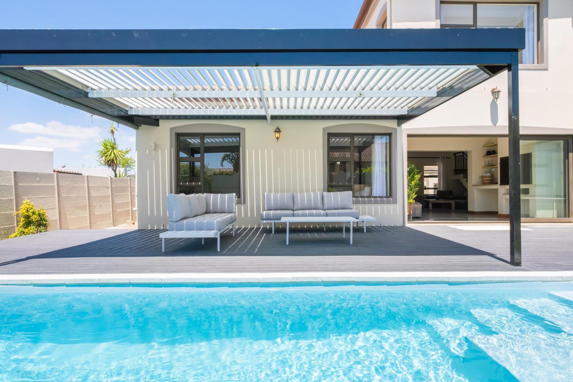 Luxury Villa With 5 Bedrooms, Heated Pool And Inverter In Blouberg *