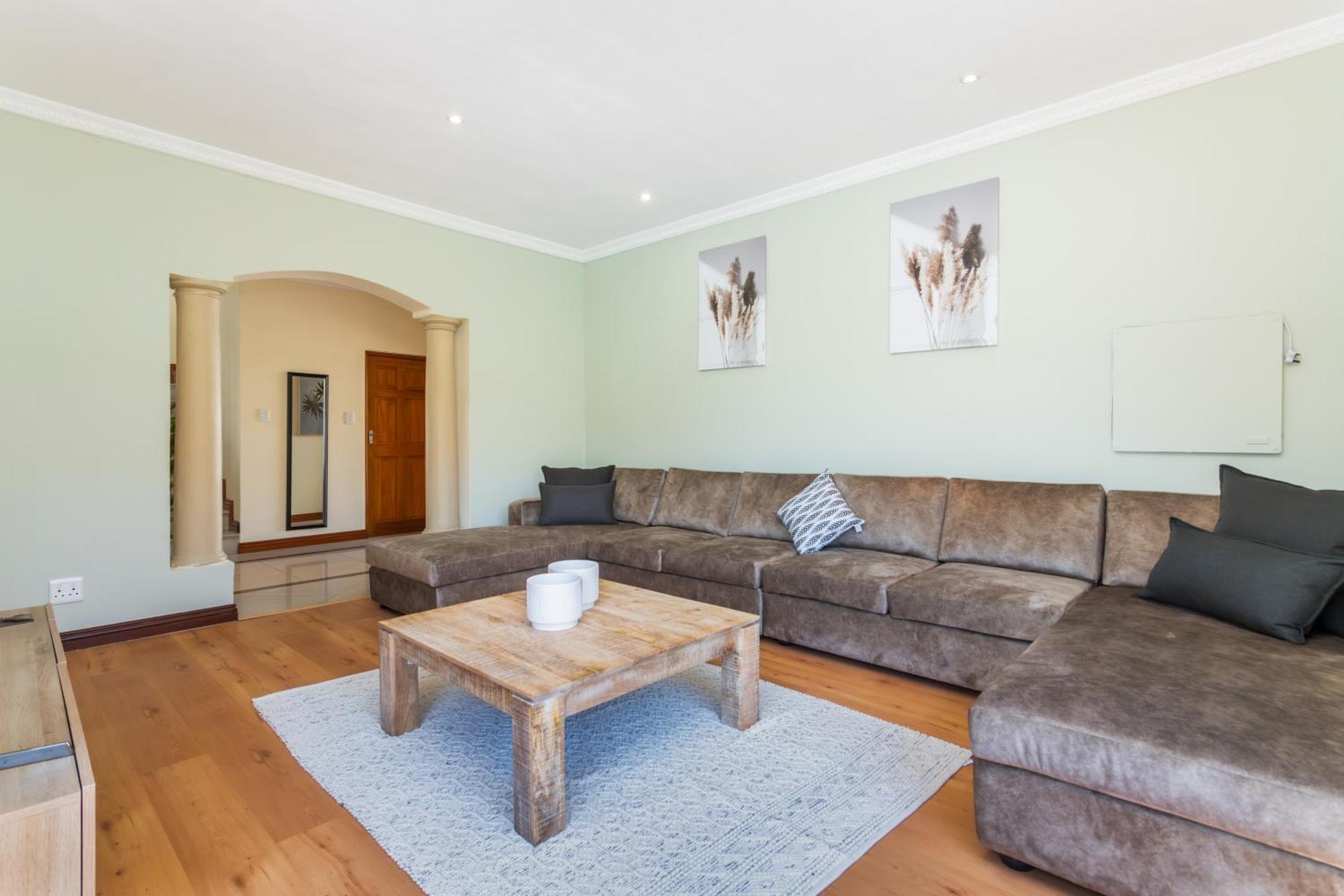 Holiday home Luxury Villa With 5 Bedrooms, Heated Pool And Inverter In Blouberg *