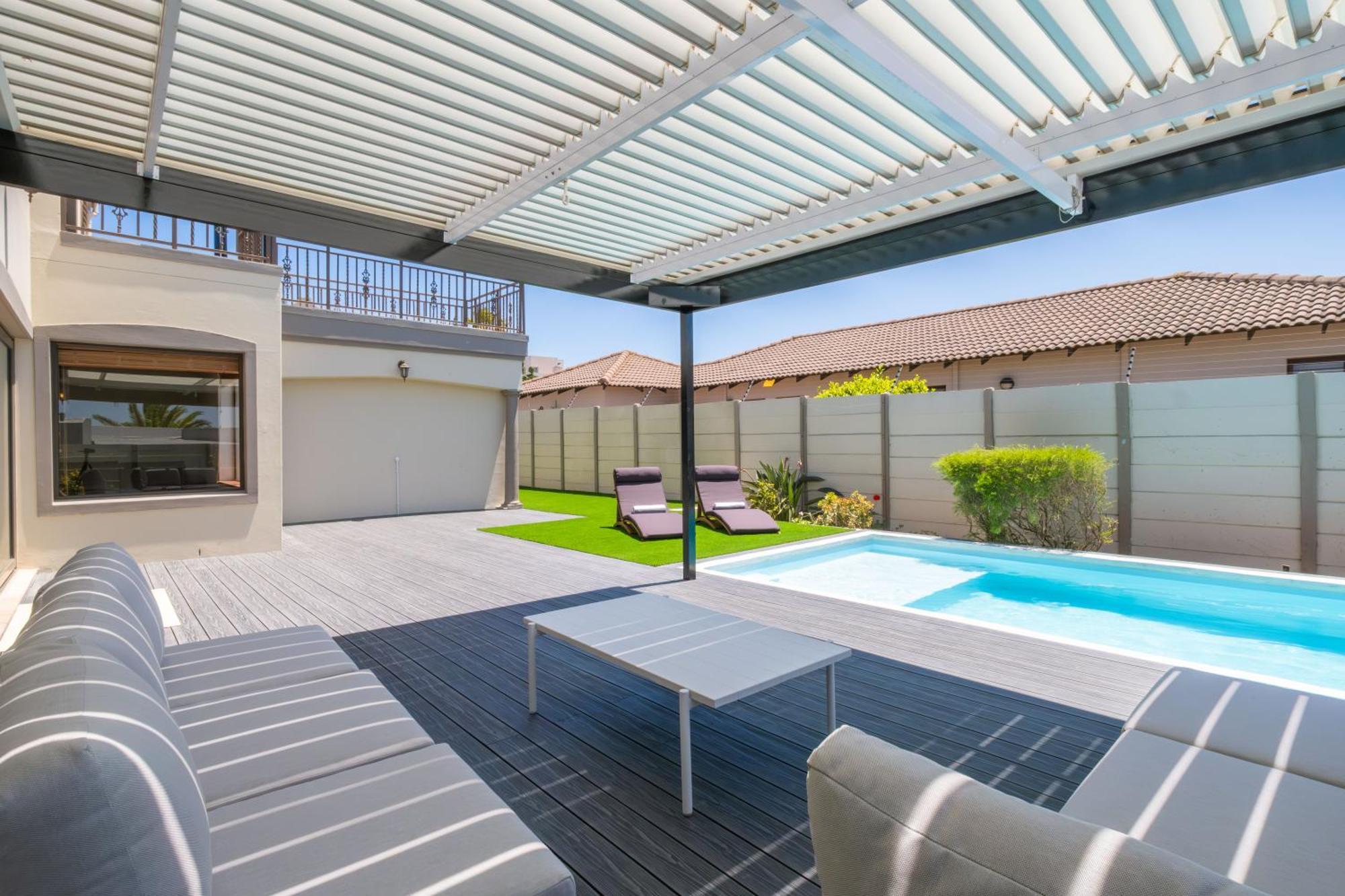 Luxury Villa With 5 Bedrooms, Heated Pool And Inverter In Blouberg * Cape Town