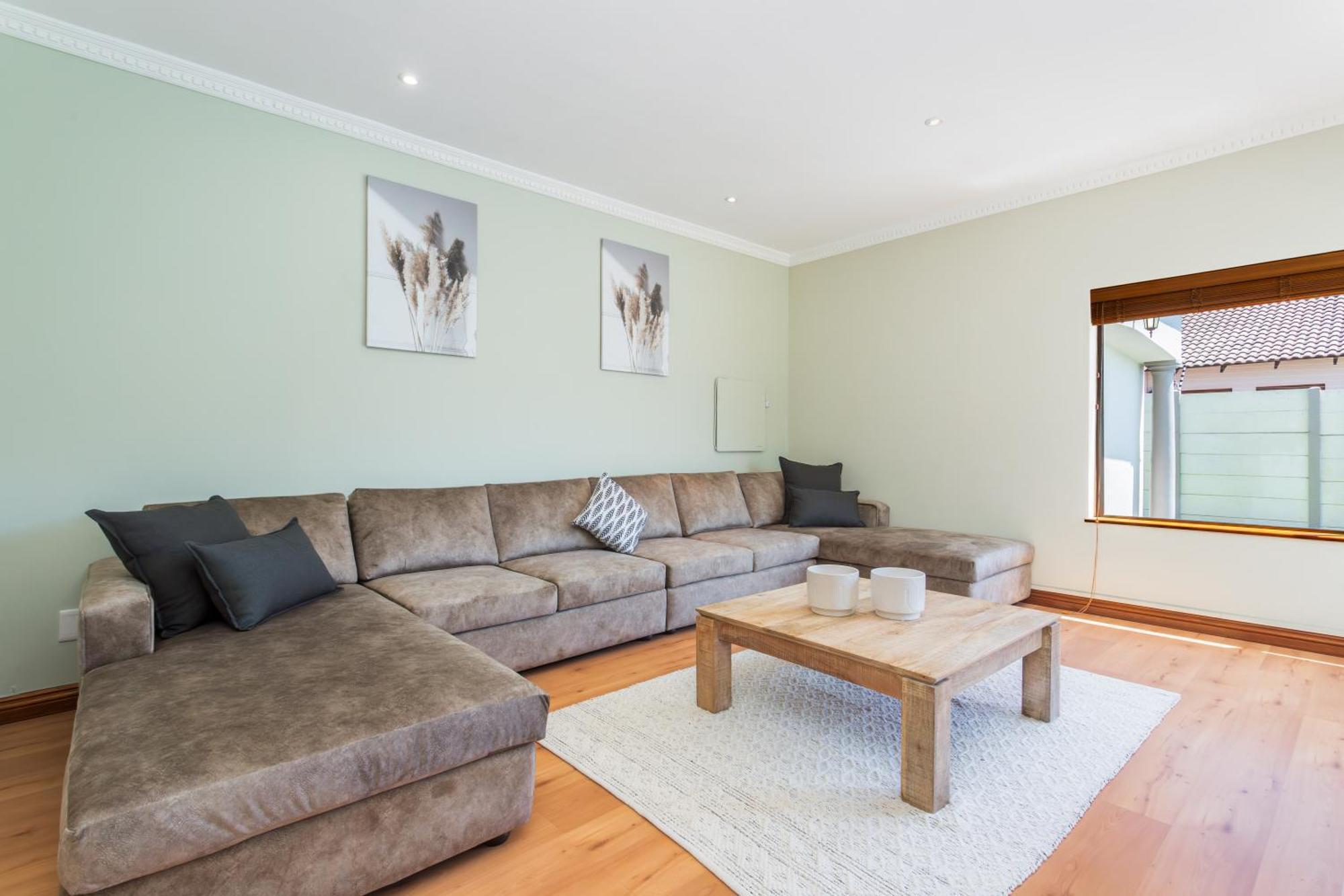 Holiday home Luxury Villa With 5 Bedrooms, Heated Pool And Inverter In Blouberg *