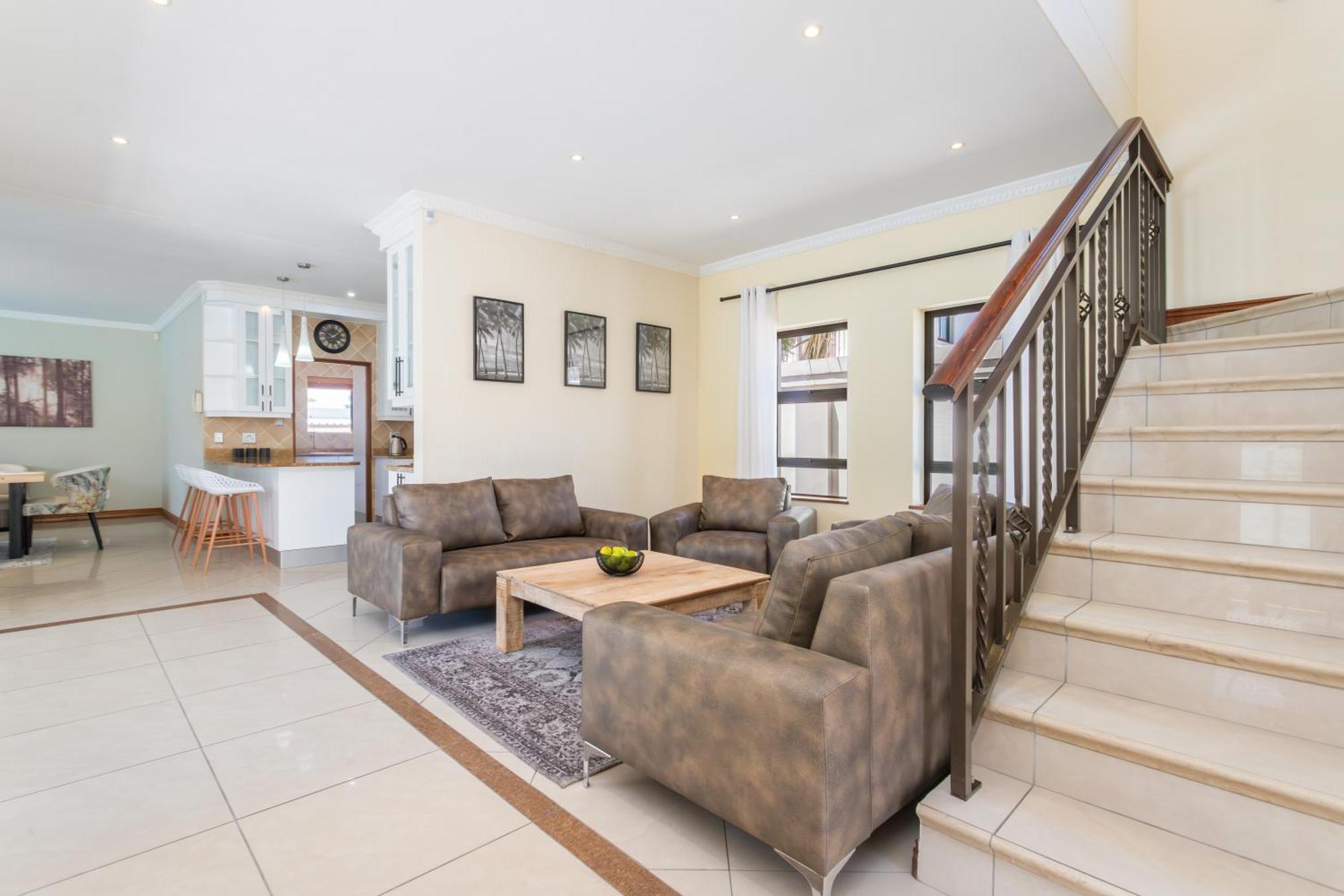 Luxury Villa With 5 Bedrooms, Heated Pool And Inverter In Blouberg