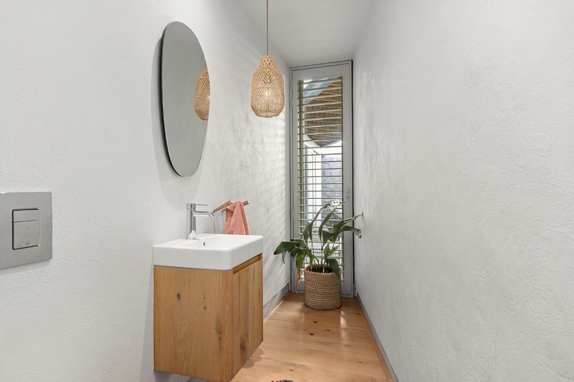 Dal 8 By Host Agents * Cape Town