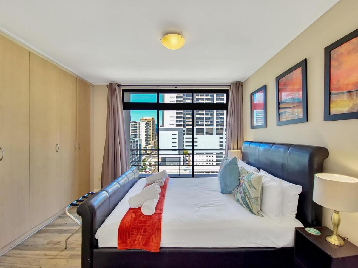 Central, Secure, Family With Pool And Gym! Apartment Cape Town