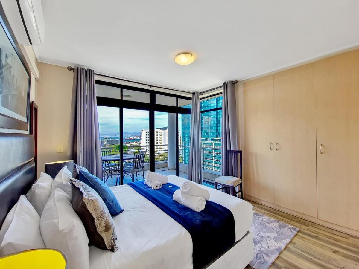 Apartment Central, Secure, Family With Pool And Gym! *