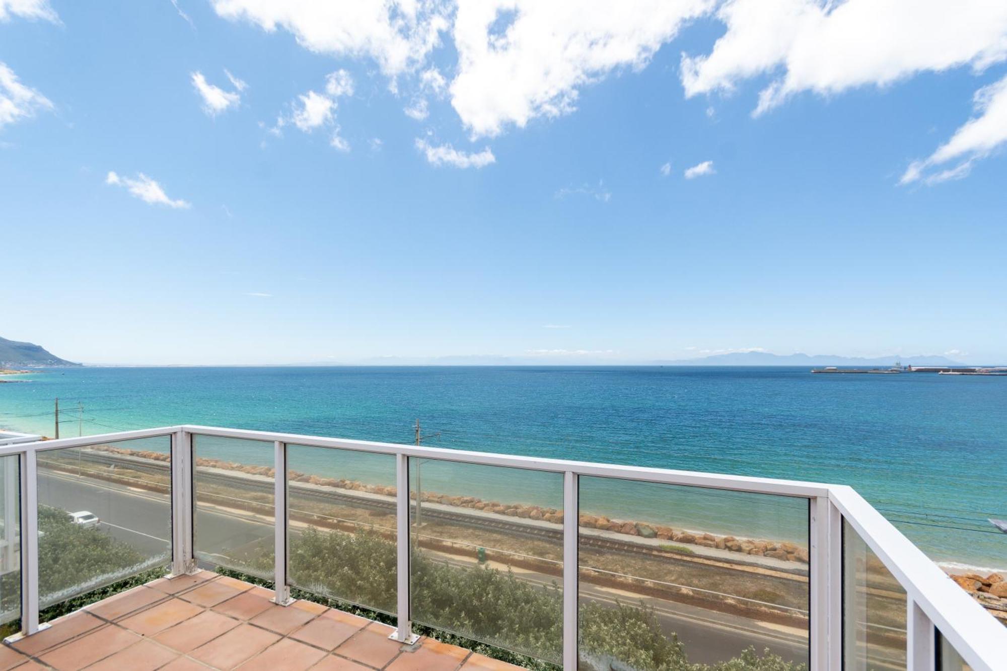 Apartment Beach Apt In Simons Town