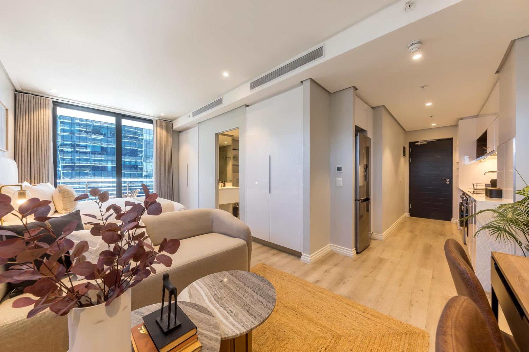Apartment 16 On Bree 1319 *