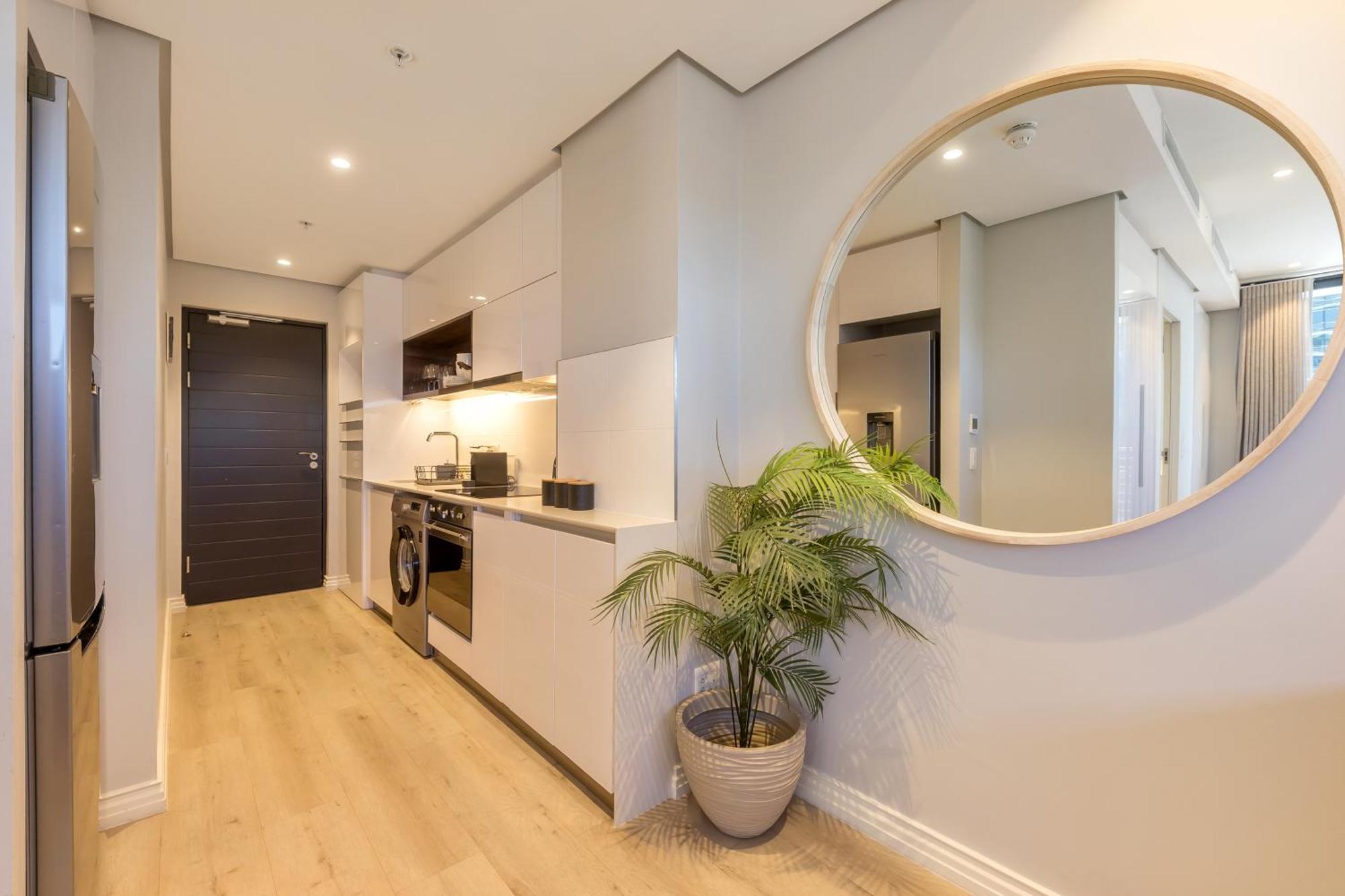 Apartment 16 On Bree 1319 *