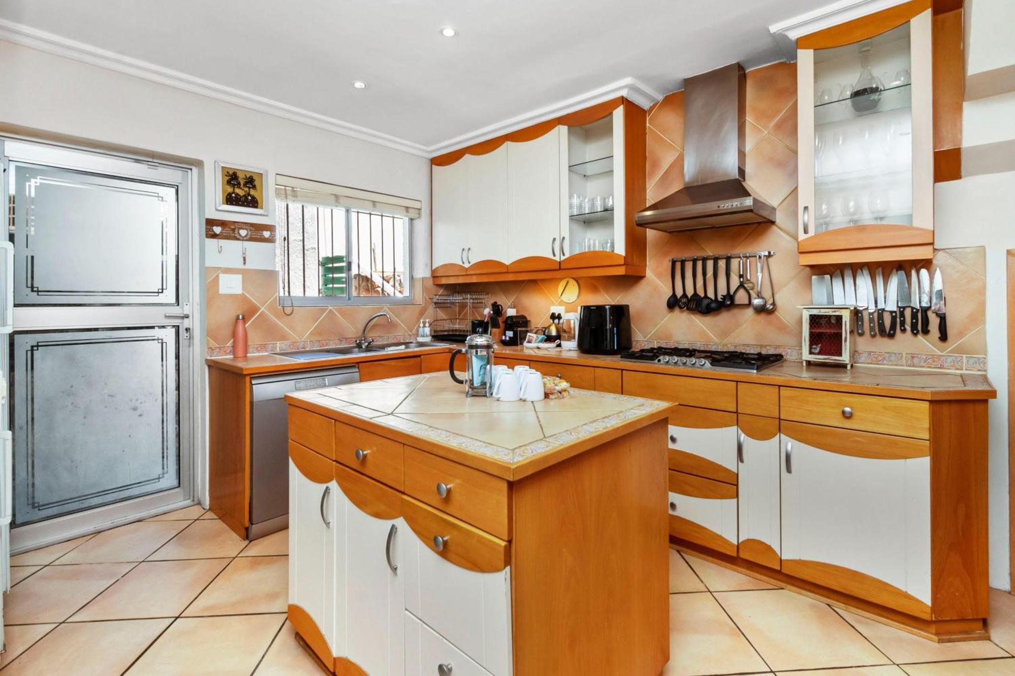 Villa Atlantic Sunsets With Magnificent Uninterrupted Ocean And Mountain Views In Camps Bay