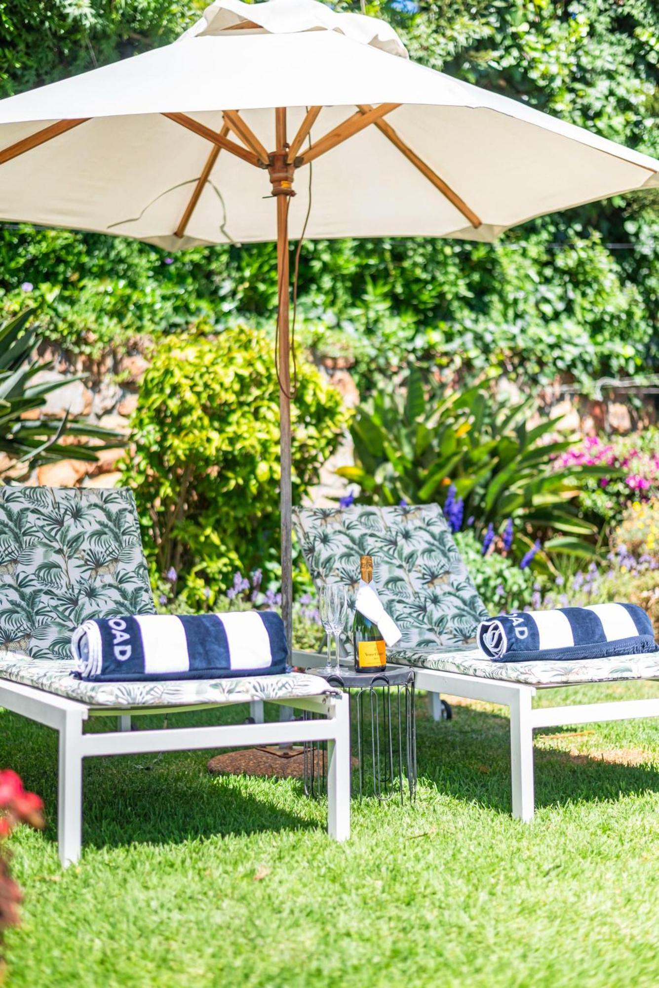 Atlantic Sunsets With Magnificent Uninterrupted Ocean And Mountain Views In Camps Bay Villa