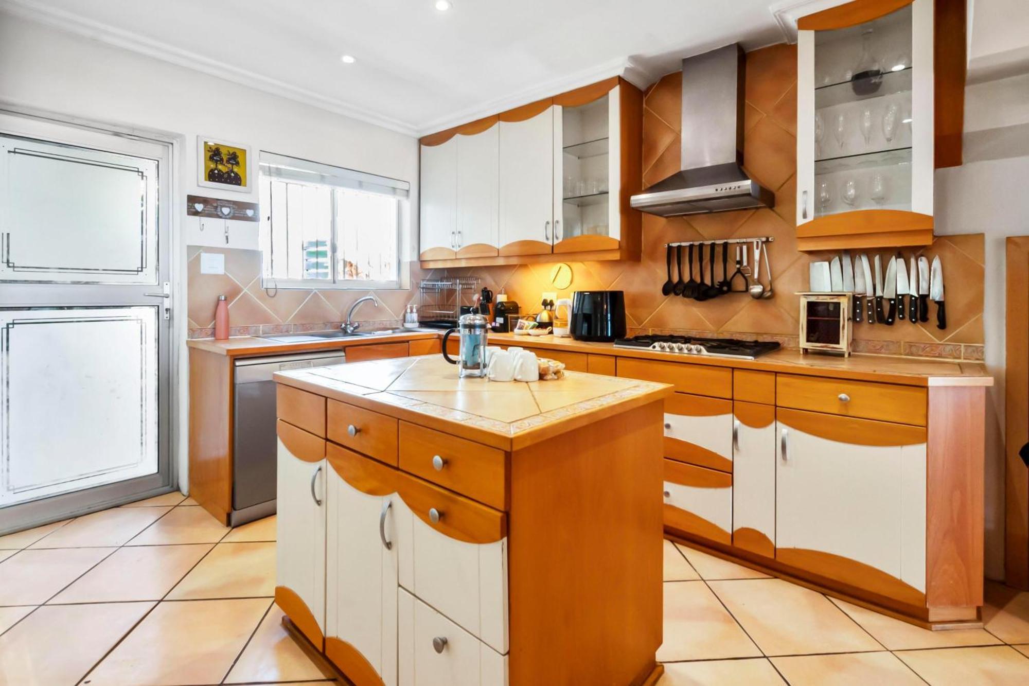 Villa Atlantic Sunsets With Magnificent Uninterrupted Ocean And Mountain Views In Camps Bay *