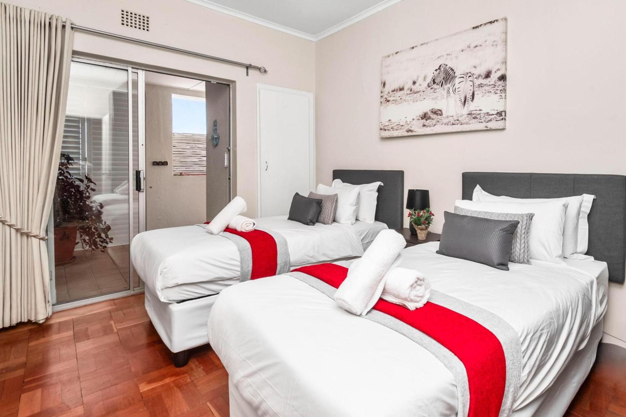Atlantic Sunsets With Magnificent Uninterrupted Ocean And Mountain Views In Camps Bay Villa *