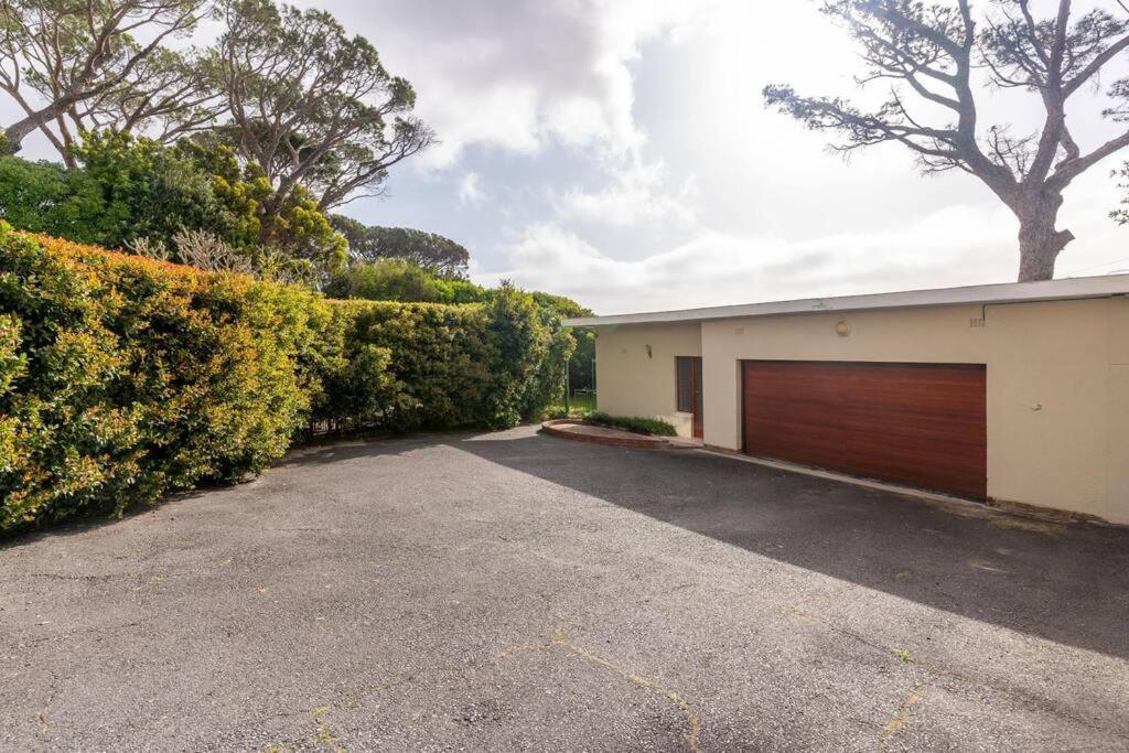 Seaside Panache - Cosy Home, Pool, Ocean Views Holiday home *