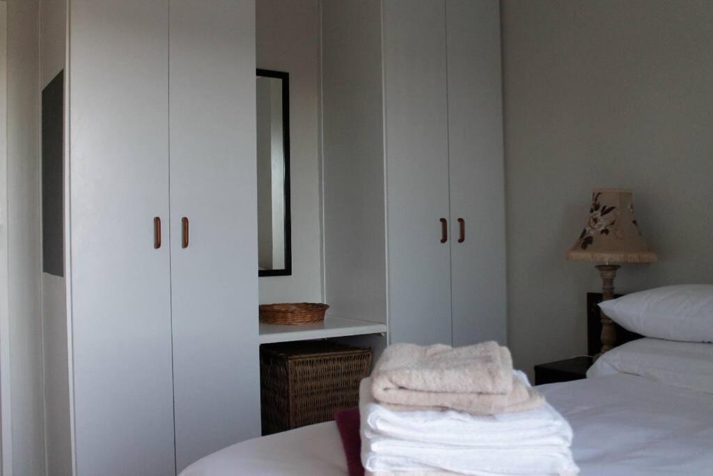 Lovely 2 Bed In A Secure Complex With Bbq Area Cape Town