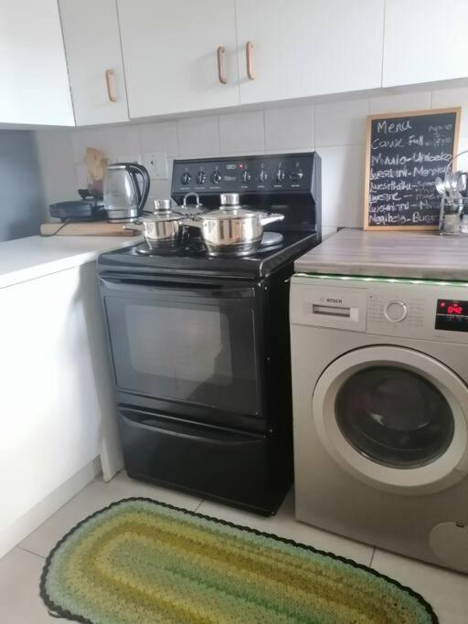 Lovely 2 Bed In A Secure Complex With Bbq Area Apartment
