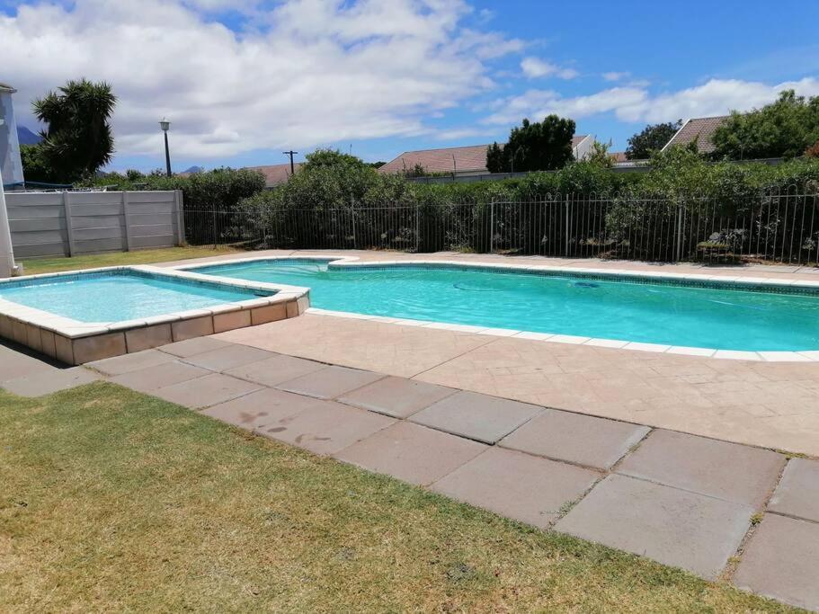 Lovely 2 Bed In A Secure Complex With Bbq Area *
