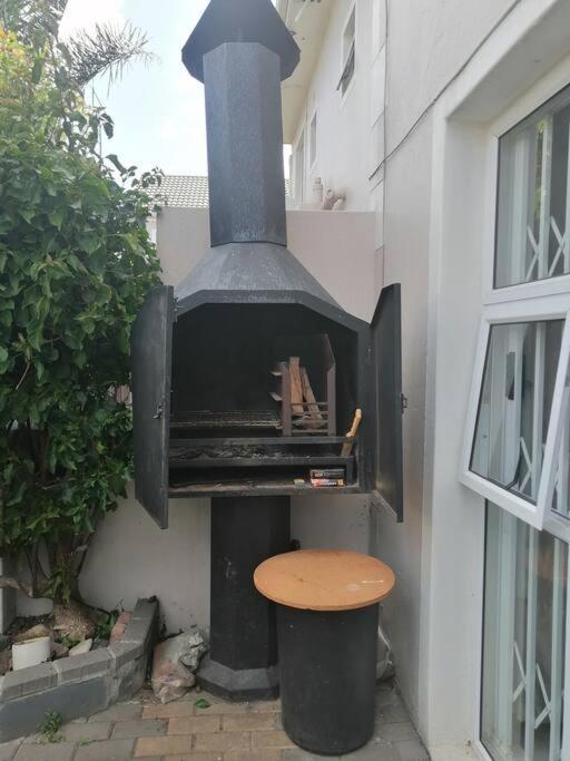 Lovely 2 Bed In A Secure Complex With Bbq Area *