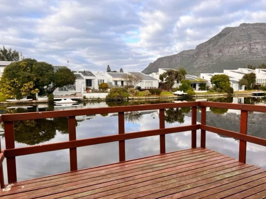 Relax On The Marina