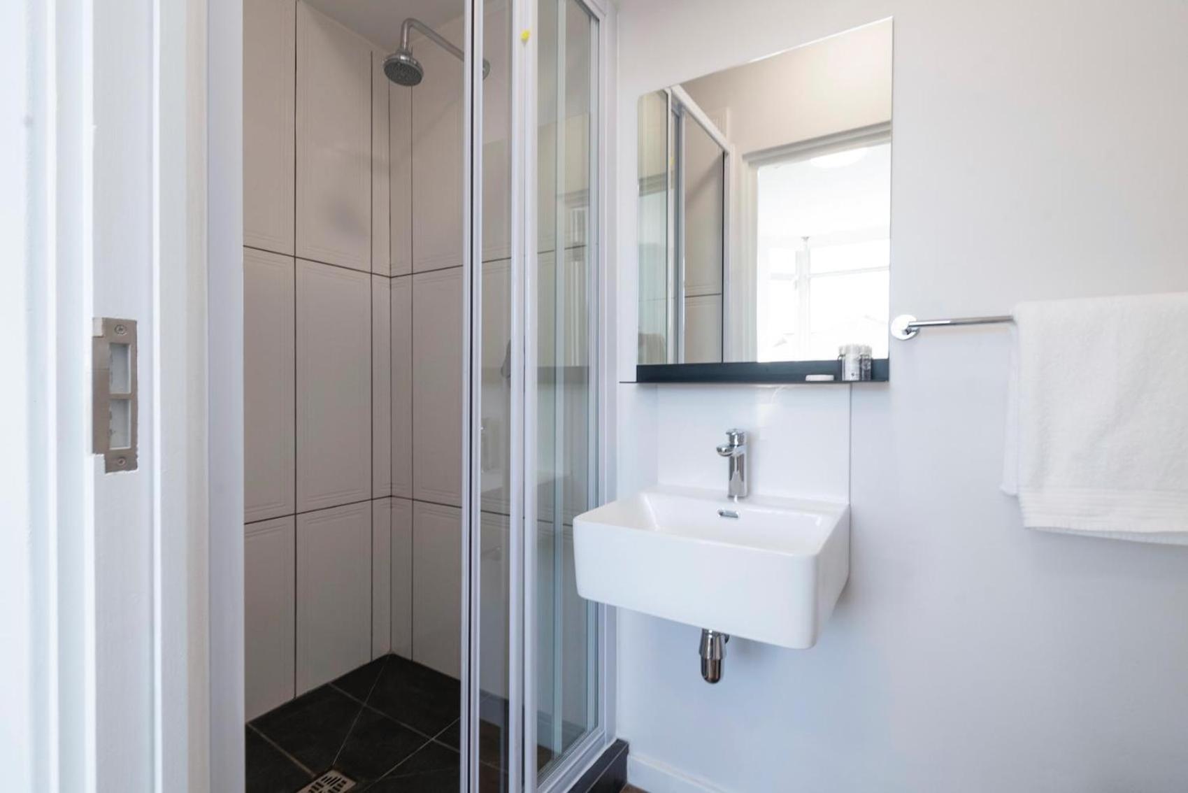Spacious Retreat At The Metropole East Of Main Apartment Cape Town