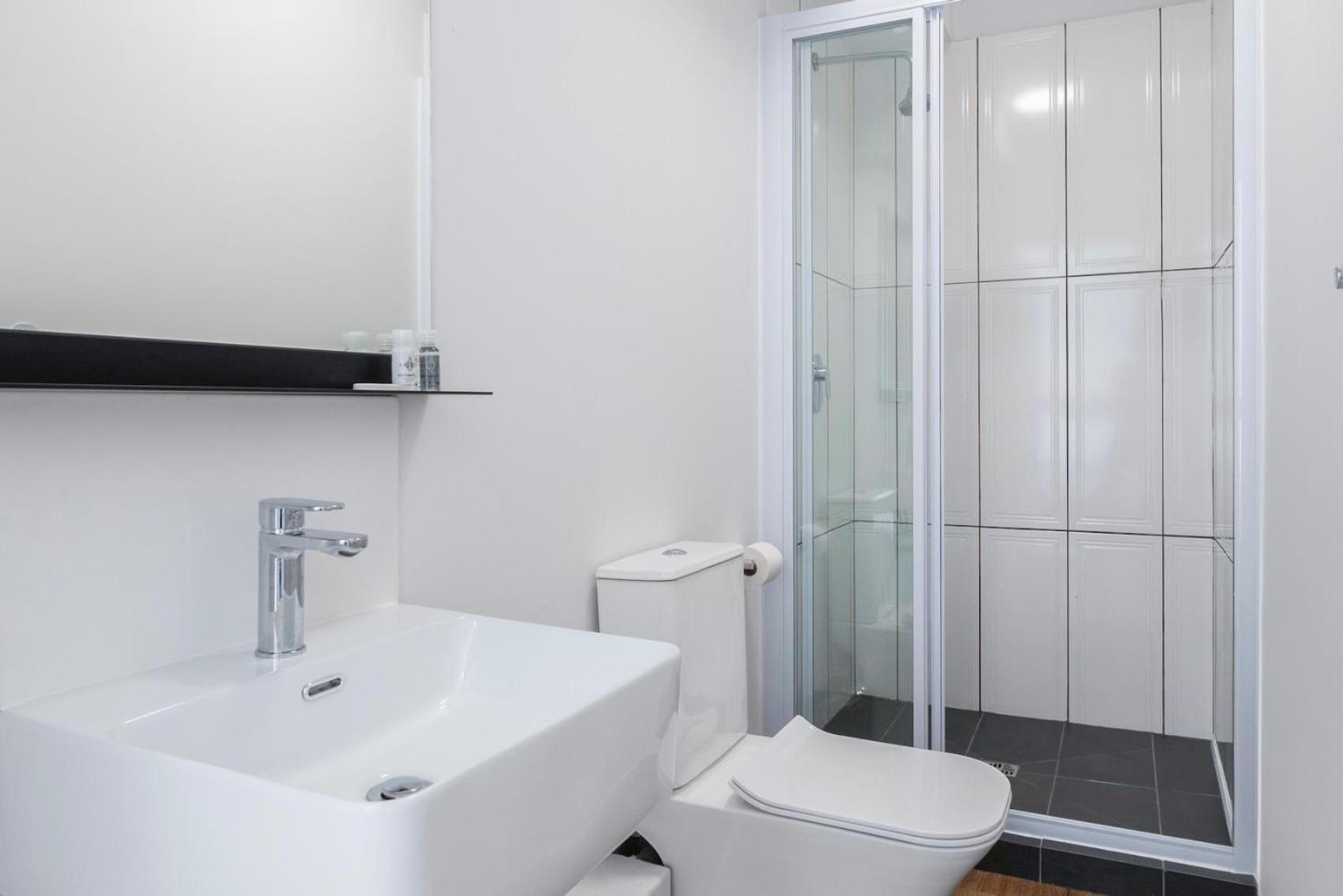 Spacious Retreat At The Metropole East Of Main