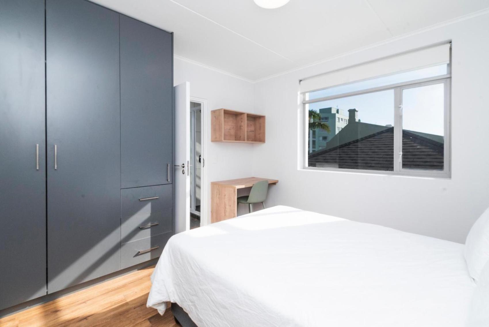 Apartment Spacious Retreat At The Metropole East Of Main *